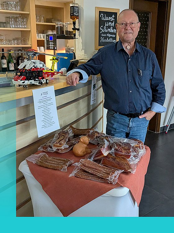 Helmut in seinem Gastraum