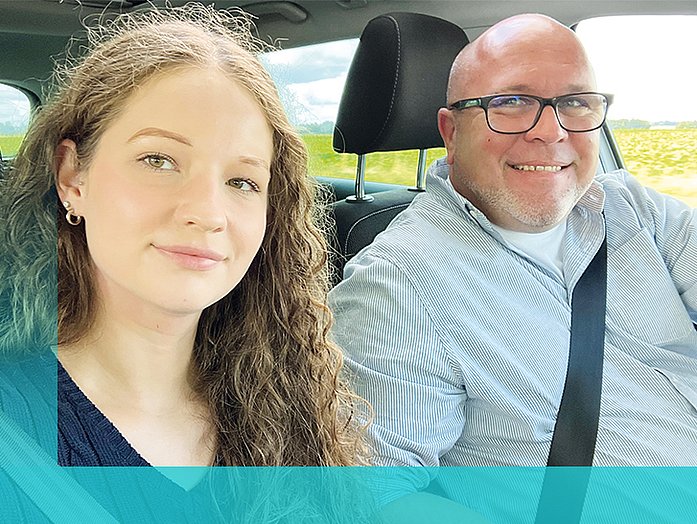 Azubine Jessica und AD Alex im Auto