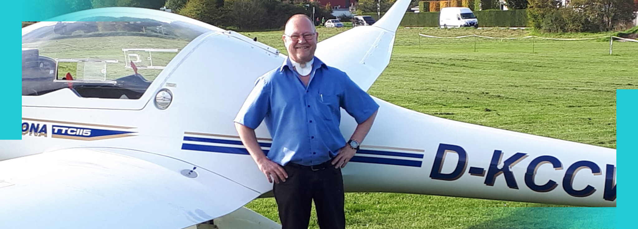 Frohmüller vor seinem Leichtflugzeug
